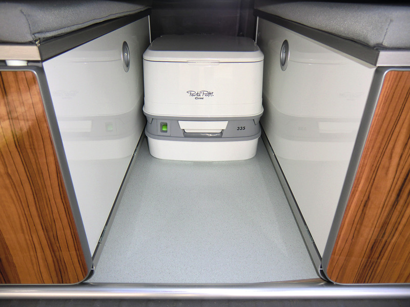 Prenosná kempingová toaleta Thetford Porta Potti 335 - so súpravou na pridržiavanie - biela